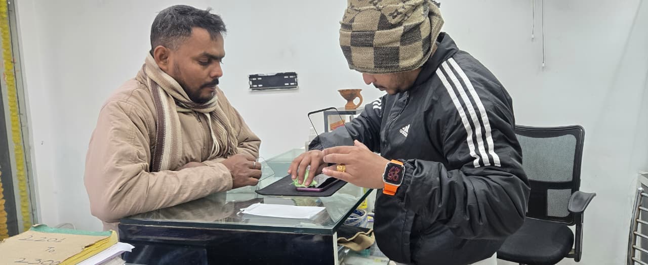 Screen quality and functionality check during the refurbishment process